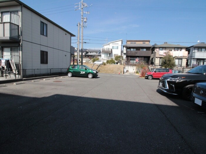 物件外観写真6　(駐車場)