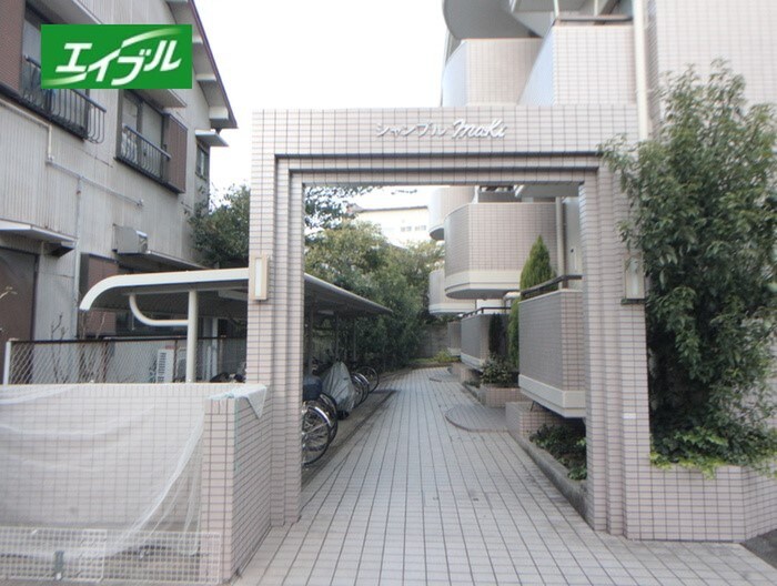 物件外観写真3　(エントランス部分)