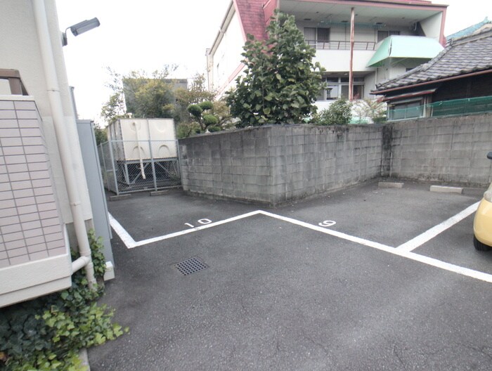 物件外観写真4　(駐車場)