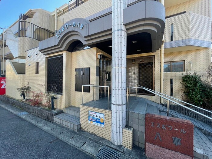 物件外観写真2　(エントランス部分)