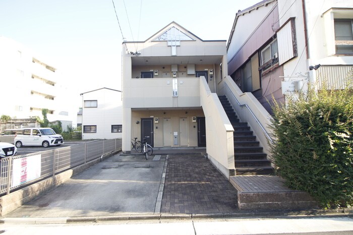 物件外観写真1　(エントランス部分)