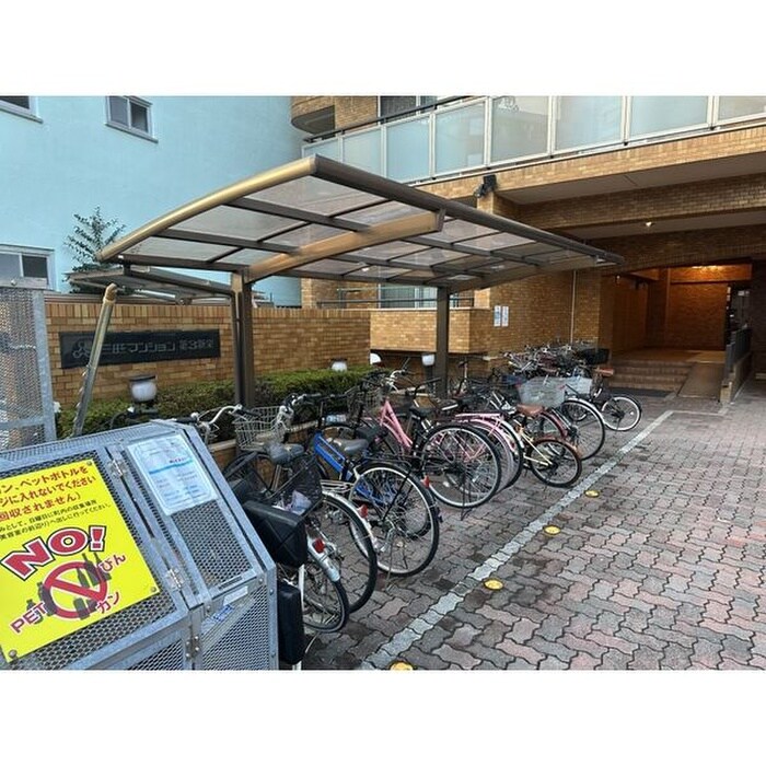 物件外観写真4　(駐輪場)