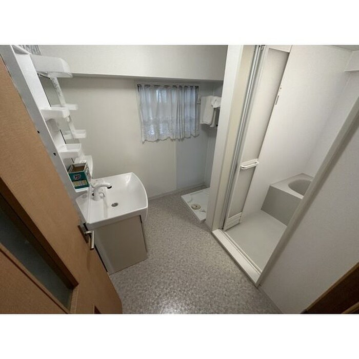 物件内観写真11　(洗濯機置場)