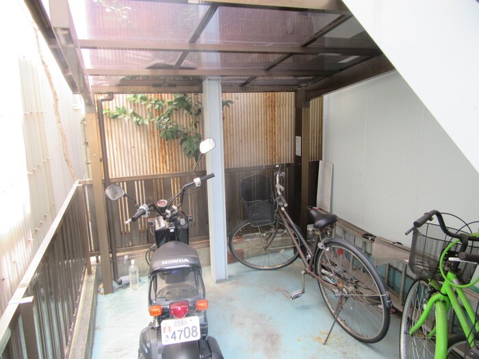 物件外観写真4　(駐輪場)