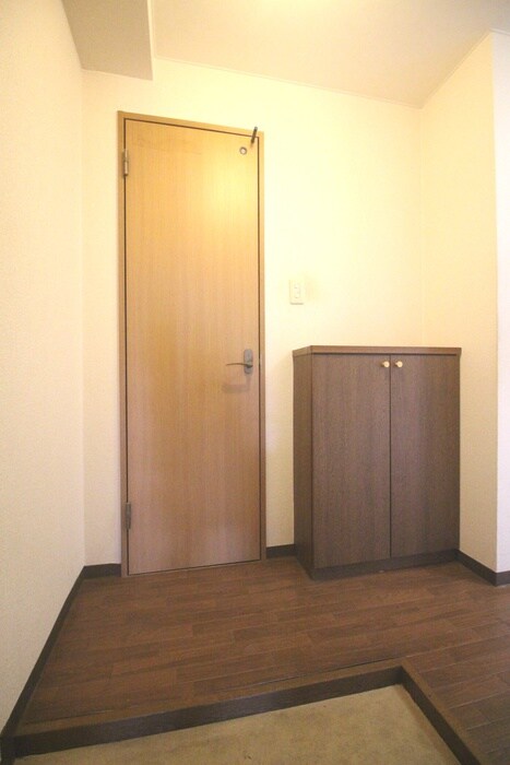 物件内観写真18　(玄関)