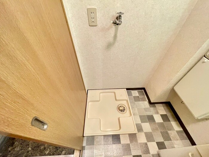 物件内観写真14　(洗濯機置場)