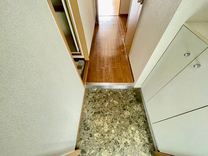 物件内観写真18　(玄関)