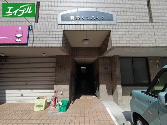 物件外観写真2　(エントランス部分)