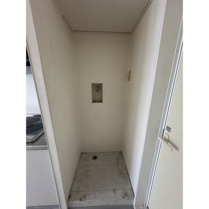 物件内観写真10　(洗濯機置場)