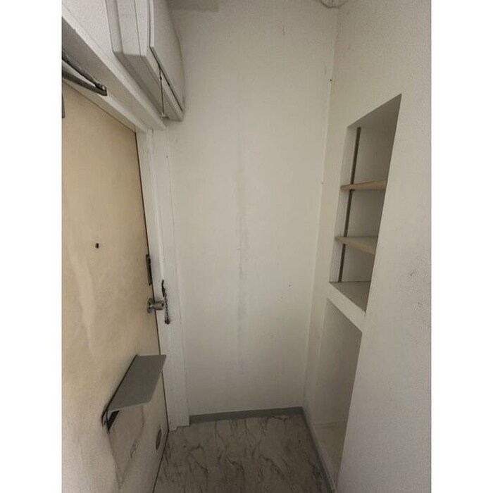 物件内観写真11　(玄関)