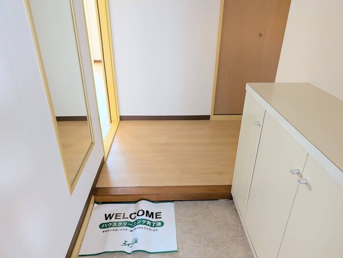 物件内観写真8　(玄関)