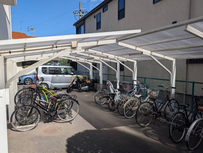 物件外観写真4　(駐輪場)