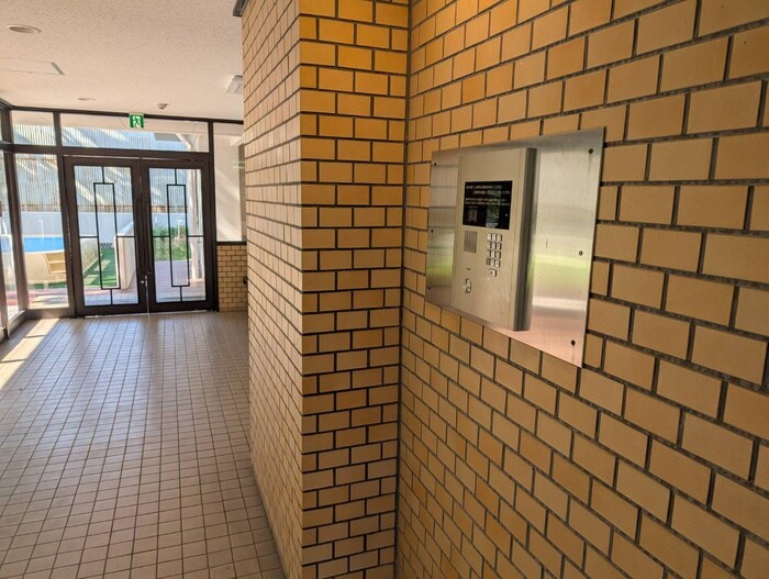 物件外観写真5　(エントランス部分)