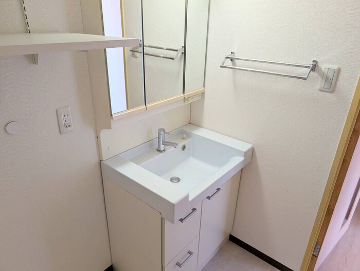 物件内観写真12　(洗面)