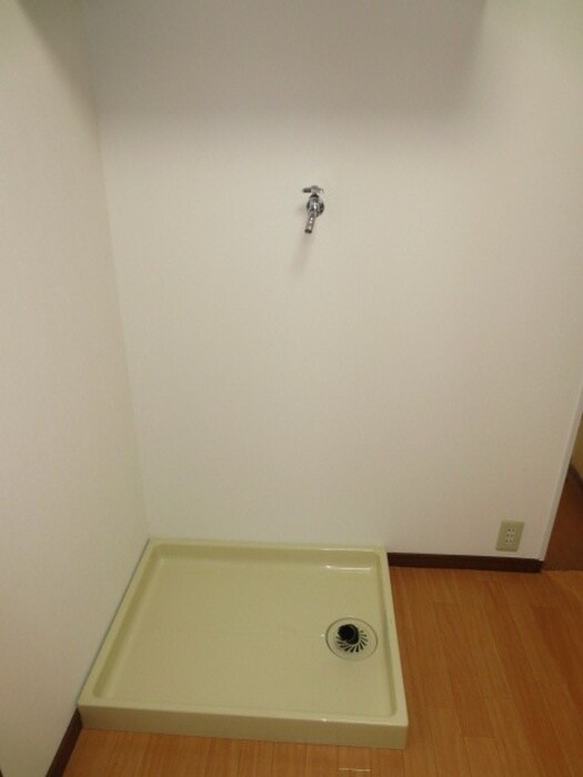 物件内観写真18　(洗濯機置場)