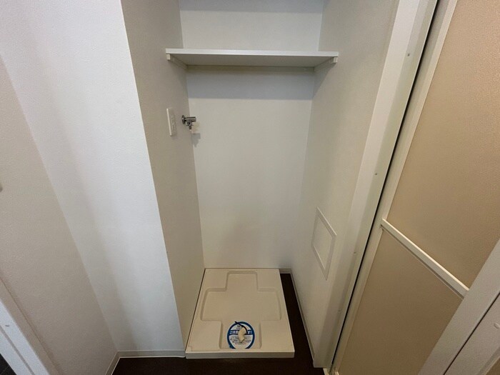 物件内観写真12　(洗濯機置場)
