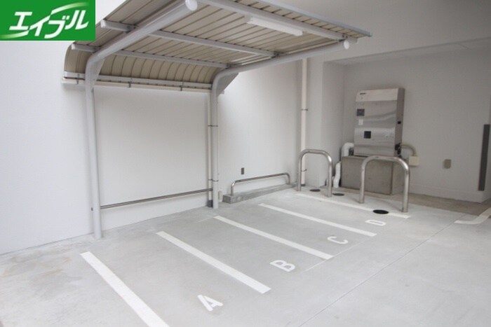 物件外観写真6　(バイク置き場)