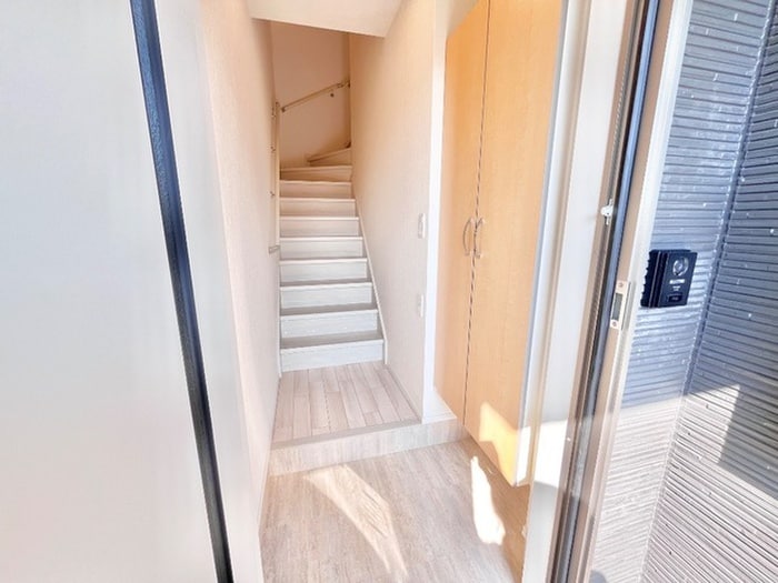 物件内観写真14　(玄関)