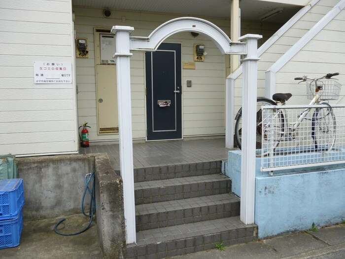 物件外観写真4　(エントランス部分)