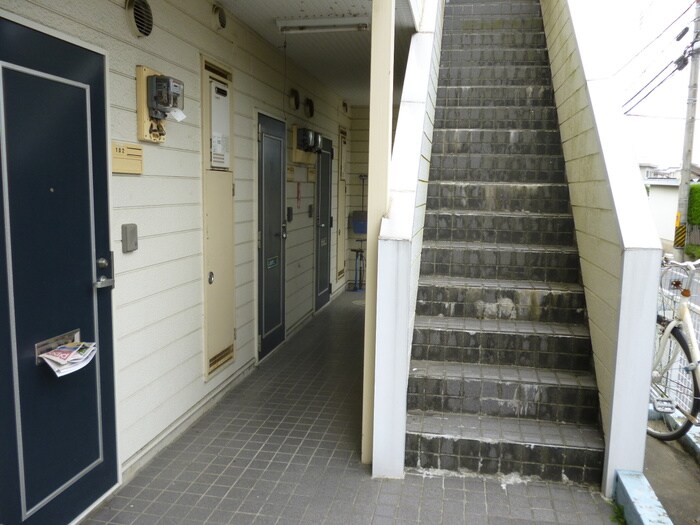 物件外観写真5　(エントランス部分)