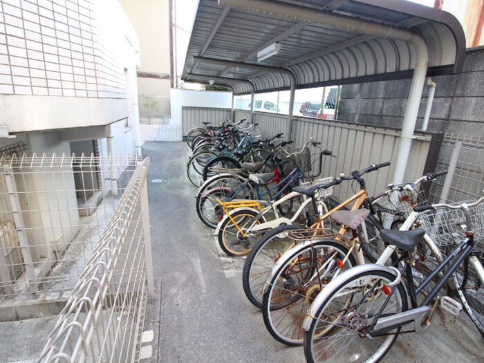 物件外観写真4　(駐輪場)