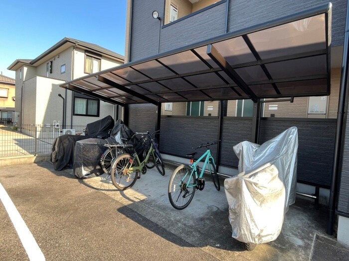 物件外観写真3　(駐輪場)