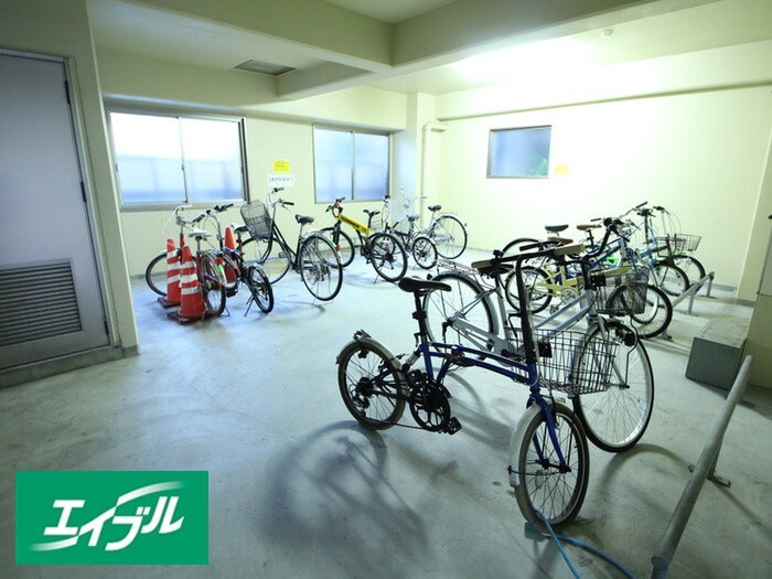 物件外観写真3　(駐輪場)