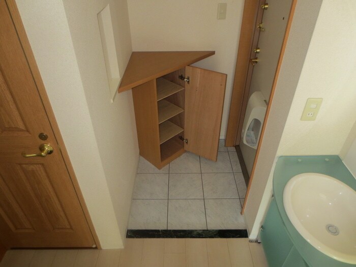 物件内観写真16　(玄関)