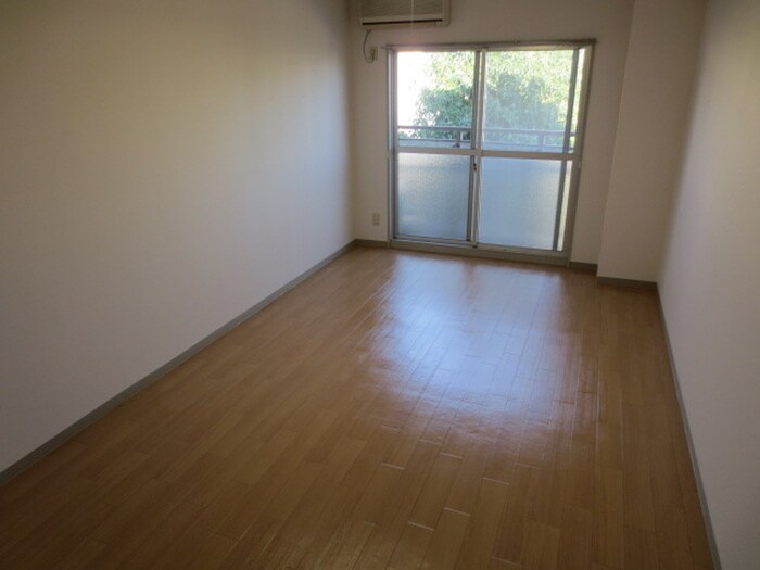 物件内観写真4　(居室)