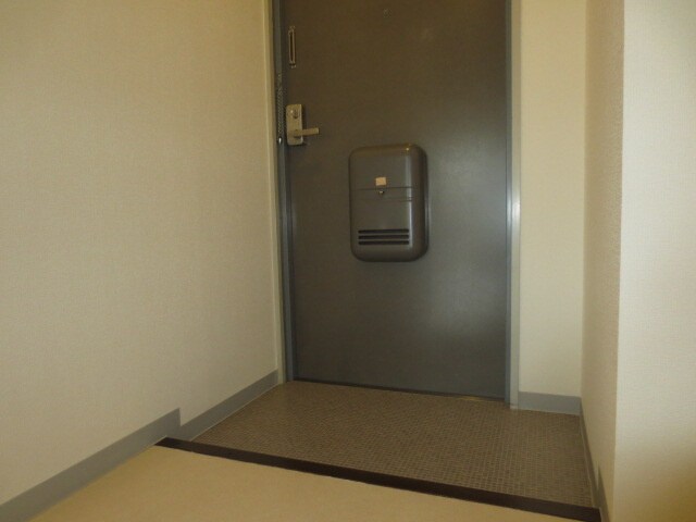 物件内観写真13　(玄関)