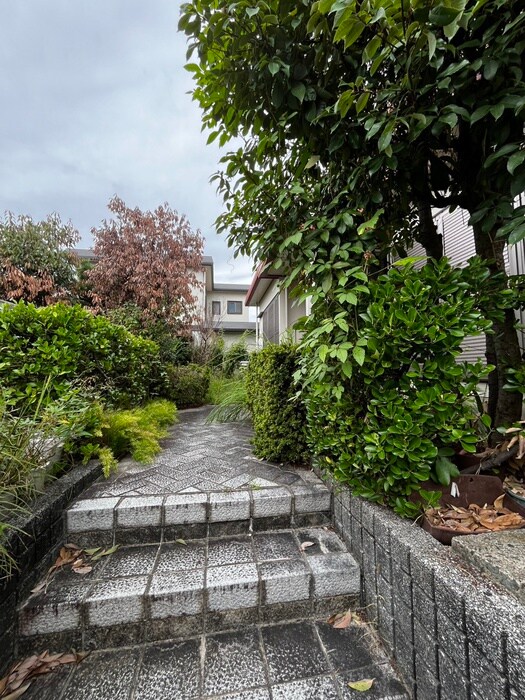 物件外観写真4　(エントランス部分)