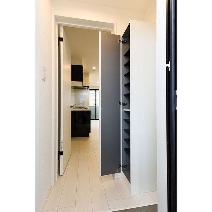 物件内観写真12　(玄関)