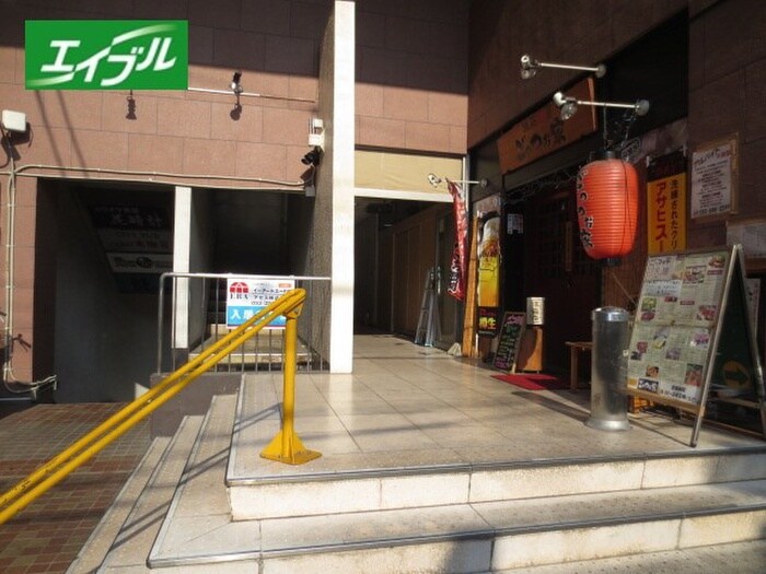 物件外観写真2　(エントランス部分)