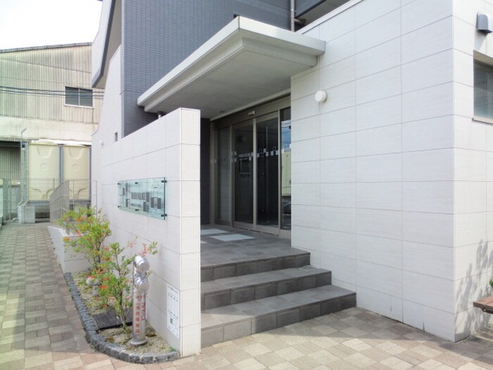 物件外観写真3　(エントランス部分)