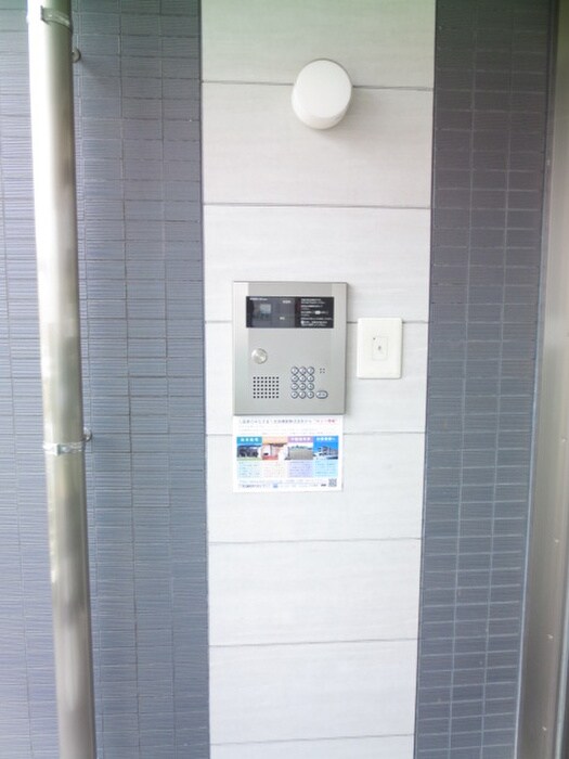 物件外観写真5　(エントランス部分)