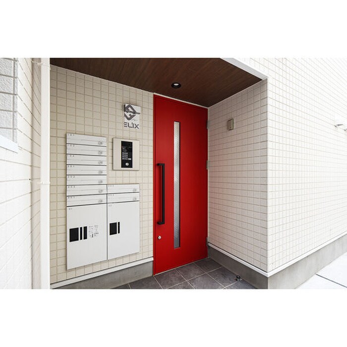 物件外観写真2　(エントランス部分)