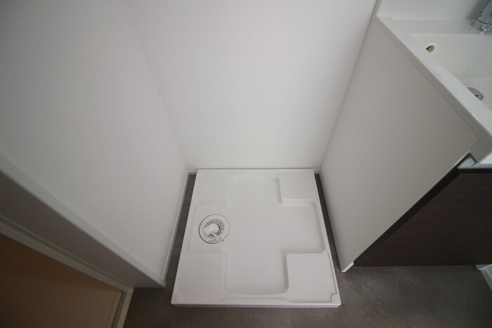 物件内観写真11　(洗濯機置場)