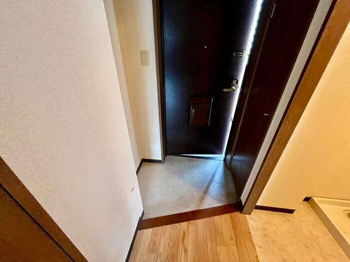 物件内観写真18　(玄関)