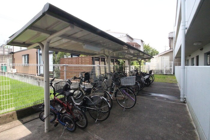 物件外観写真5　(駐輪場)