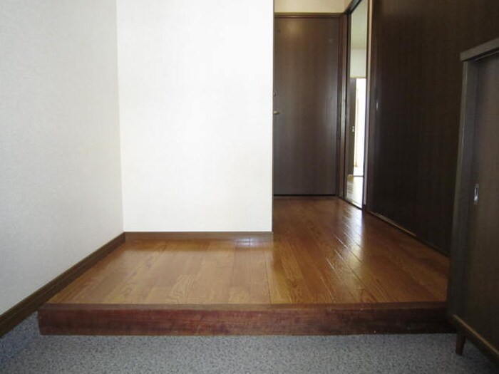 物件内観写真9　(玄関)