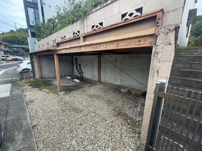 物件外観写真2　(駐車場)