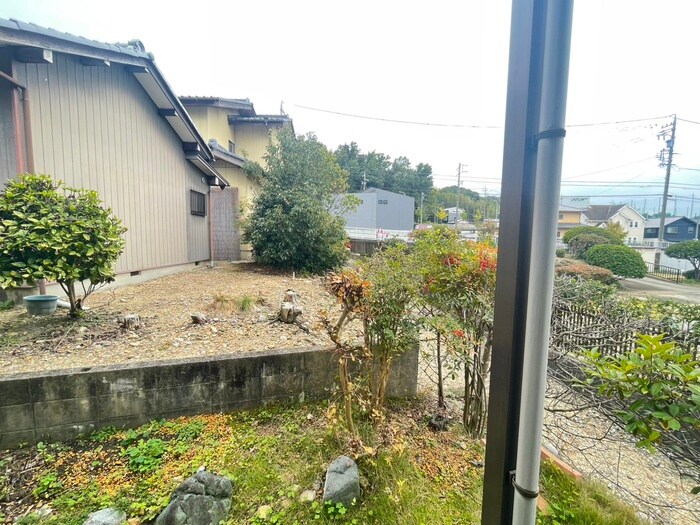 物件内観写真8　(室内からの展望)