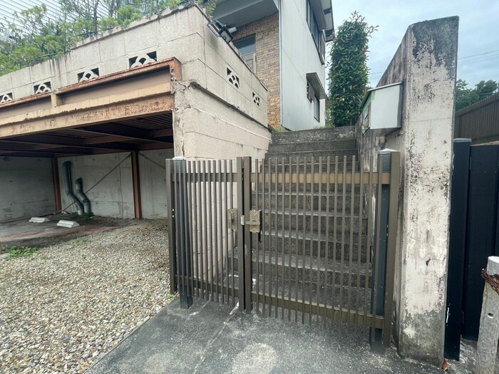 物件外観写真4　(エントランス部分)