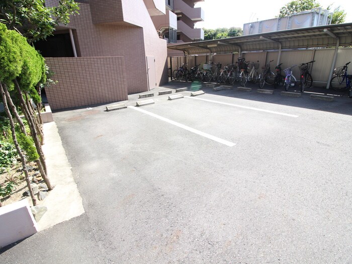 物件外観写真4　(駐車場)