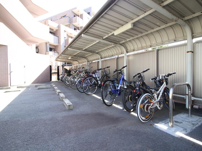 物件外観写真5　(駐輪場)