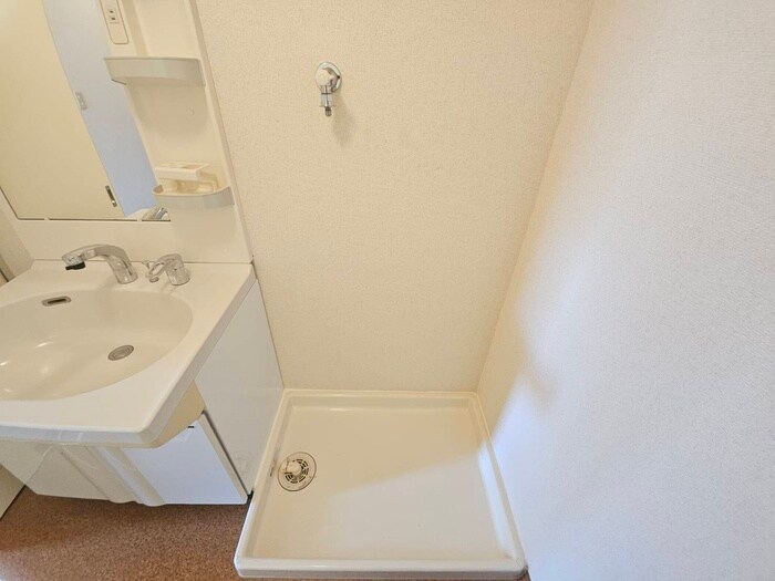 物件内観写真15　(洗濯機置場)