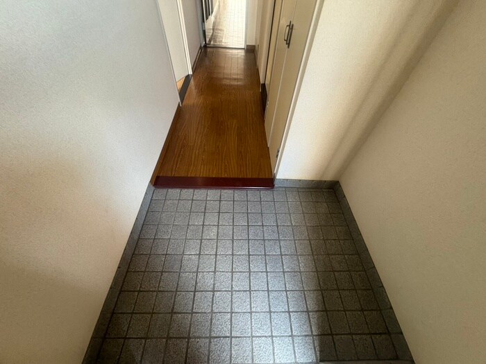 物件内観写真16　(玄関)