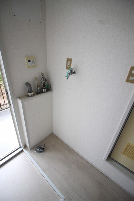 物件内観写真15　(洗濯機置場)