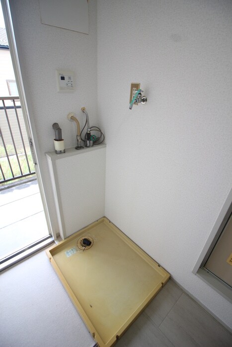 物件内観写真16　(洗濯機置場)