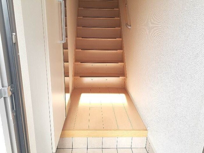 物件内観写真7　(玄関)